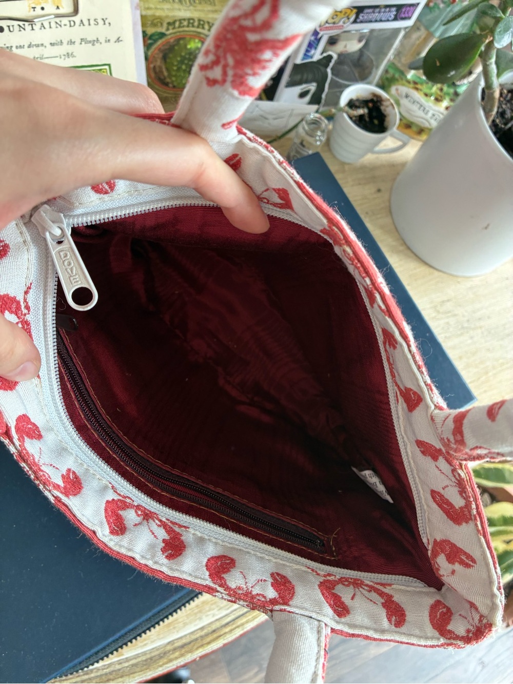Vintage lobster purse for your cape cod weekend - Picture 4 of 4